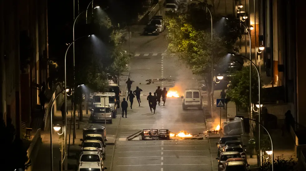 На околицях Лісабона спостерігаються протести після того, як чоловіка застрелили поліцейські.