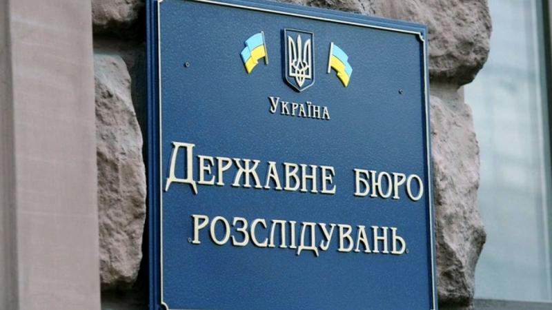 Співробітникам Голосіївського районного територіального центру комплектування та соціальної підтримки в Києві, які отримували гроші за сприяння в ухиленні від мобілізації, було обрано запобіжний захід – Державне бюро розслідувань повідомило про це в Украї