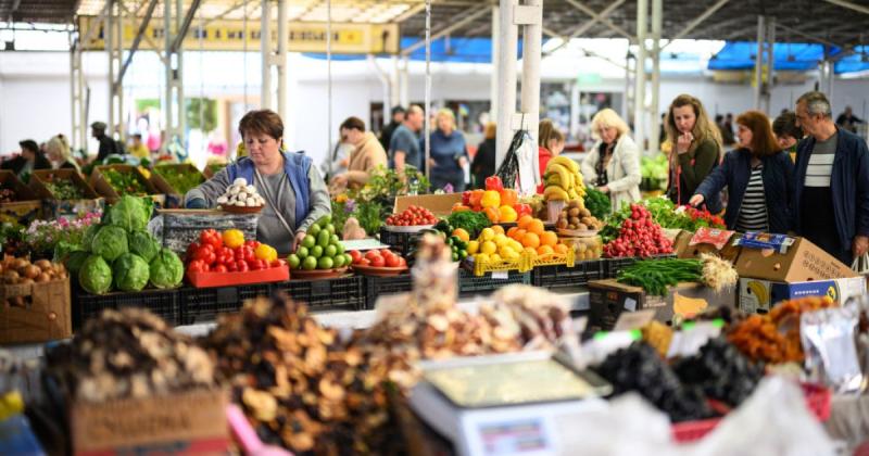 Українці почали зменшувати витрати на харчування: на яких товарах та послугах вони економлять?