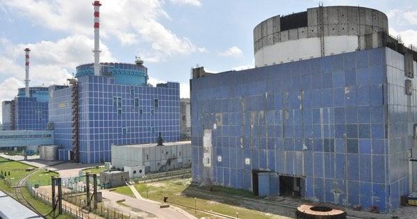 Внаслідок нічного обстрілу з боку Росії постраждало кілька підстанцій, які забезпечують електропостачання українських атомних електростанцій.